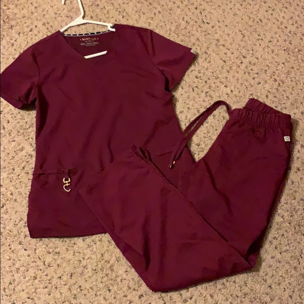 Maroon scrub set